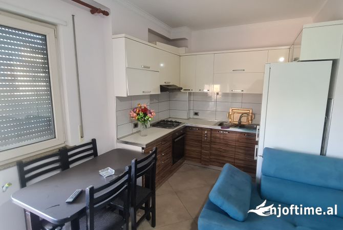 Shtepi me qera Apartament ne Tirane, 2+1, Mobilimi E mobiluar, Pagesa 35,000  Leke.