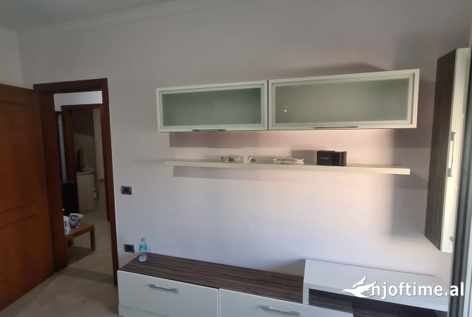 Shtepi me qera Apartament ne Tirane, 2+1, Mobilimi E mobiluar, Pagesa 35,000  Leke.