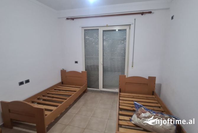 Shtepi me qera Apartament ne Tirane, 2+1, Mobilimi E mobiluar, Pagesa 35,000  Leke.