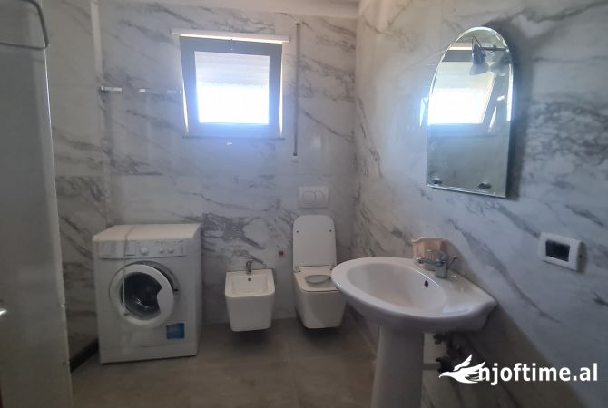 Shtepi me qera Apartament ne Tirane, 2+1, Mobilimi E mobiluar, Pagesa 35,000  Leke.