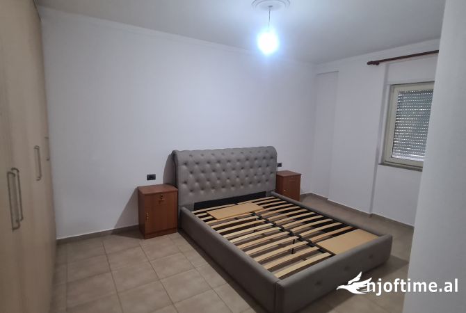 Shtepi me qera Apartament ne Tirane, 2+1, Mobilimi E mobiluar, Pagesa 35,000  Leke.