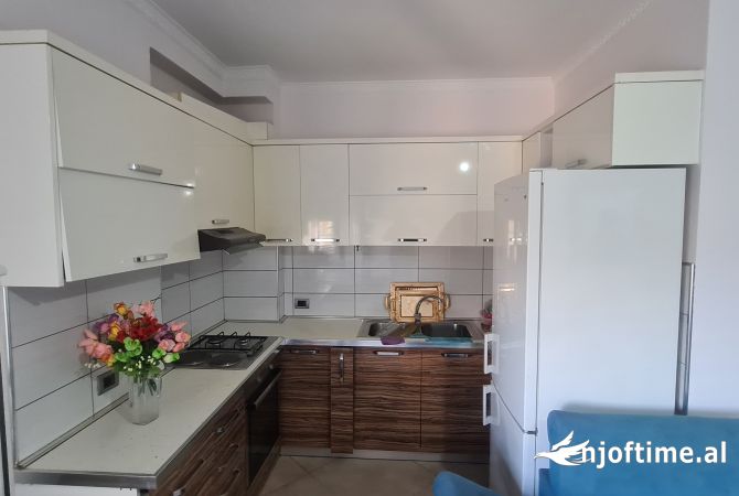 Shtepi me qera Apartament ne Tirane, 2+1, Mobilimi E mobiluar, Pagesa 35,000  Leke.