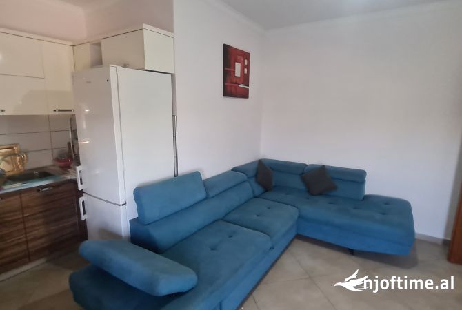 Jepet 2+1 (e mobiluar) ne zonen e Freskut 