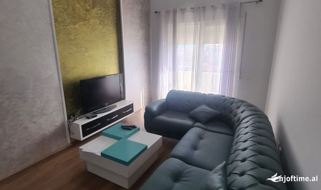 Appartamento in affitto a Tirana 2+1, Arredato