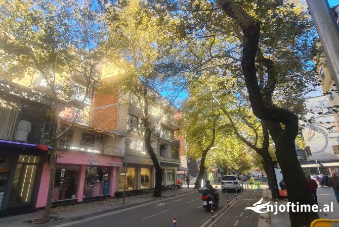 Ambiente Commerciale in Affitto 3+1 a Tirana - 850 Euro