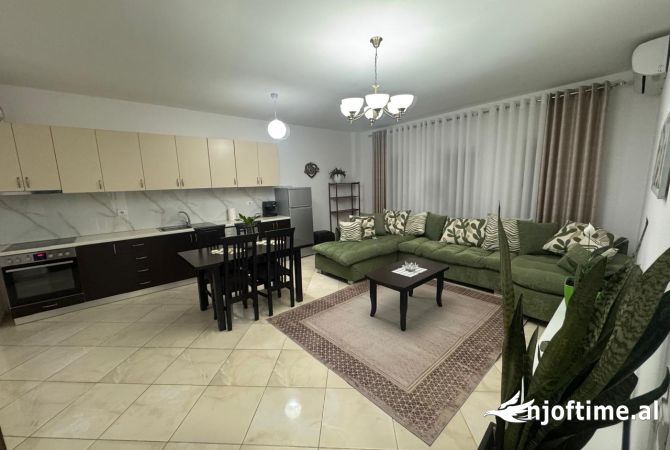 Appartamento in affitto a Tirana 2+1, Arredato