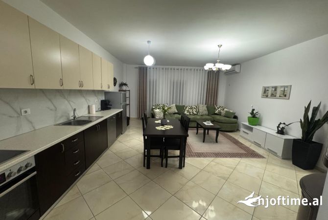 Appartamento in affitto a Tirana 2+1, Arredato