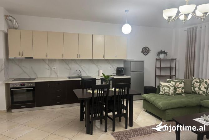 Appartamento in affitto a Tirana 2+1, Arredato