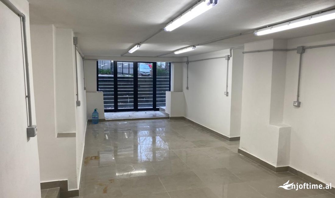 Shes ambient me Hipoteke, prane Ish Stacionit te Trenit