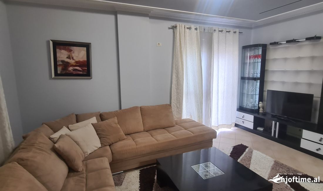Shtepi me qera Apartament ne Tirane, 2+1, Mobilimi E mobiluar, Pagesa 700  Euro.