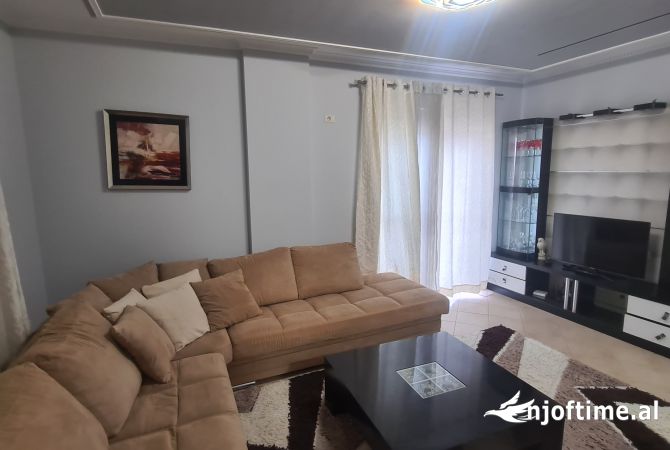 Jepet 2+1+parkim te Rruga Kodra e Diellit 