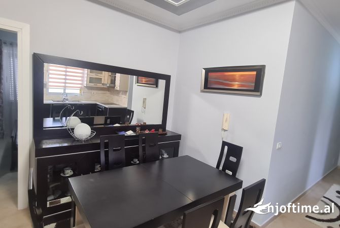 Shtepi me qera Apartament ne Tirane, 2+1, Mobilimi E mobiluar, Pagesa 700  Euro.