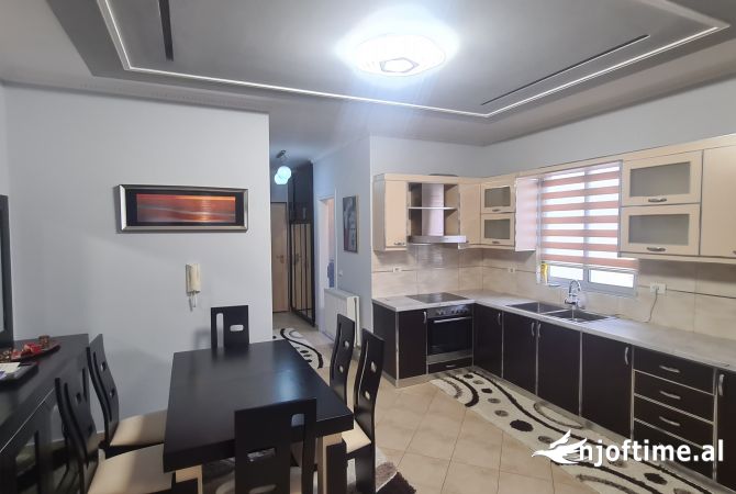 Shtepi me qera Apartament ne Tirane, 2+1, Mobilimi E mobiluar, Pagesa 700  Euro.