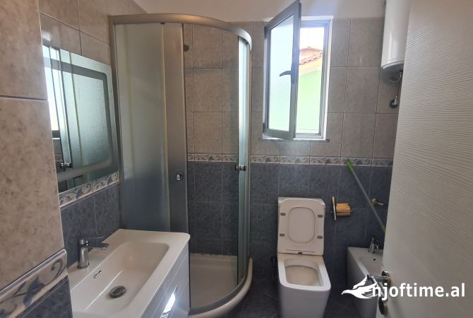 Shtepi me qera Apartament ne Tirane, 2+1, Mobilimi E mobiluar, Pagesa 700  Euro.