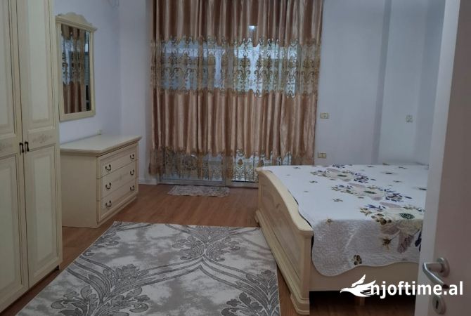 Shtepi me qera Apartament ne Tirane, 2+1, Mobilimi E mobiluar, Pagesa 42,000  Leke.