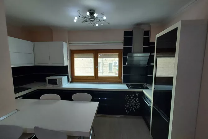 Shtepi ne shitje Apartament ne Tirane, 1+1, Mobilimi E mobiluar, Pagesa 140,000  Euro.
