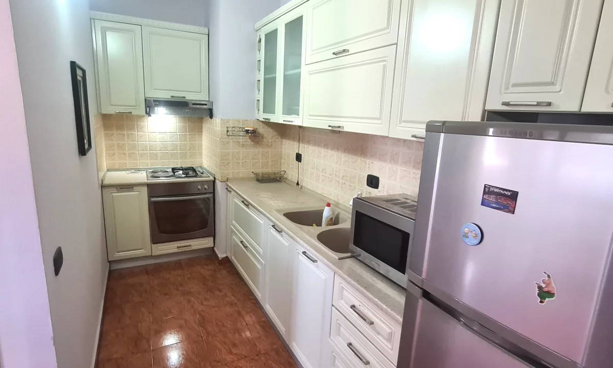 Appartamento in affitto a Tirana 2+1, Arredato