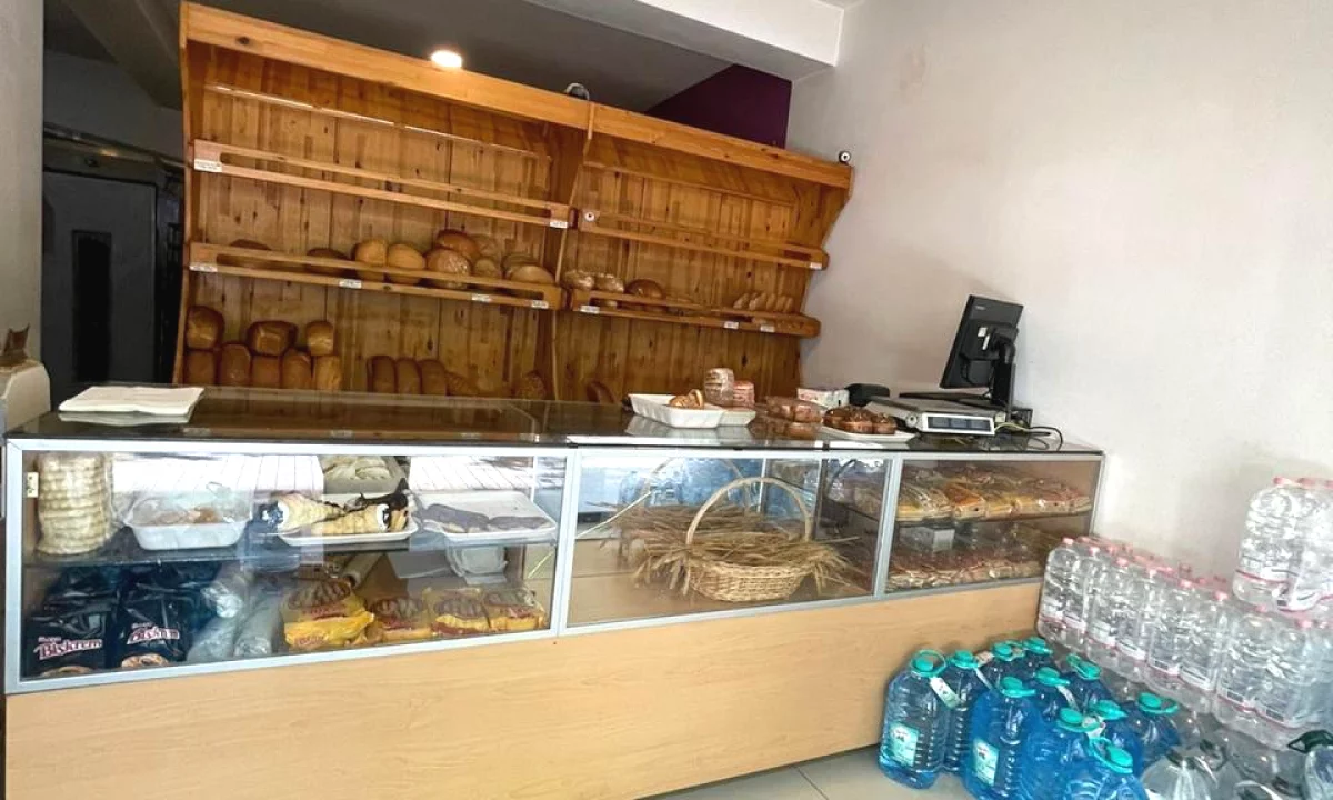 Shitet Furre Buke(biznes aktiv), te rruga Ferit Xhajko