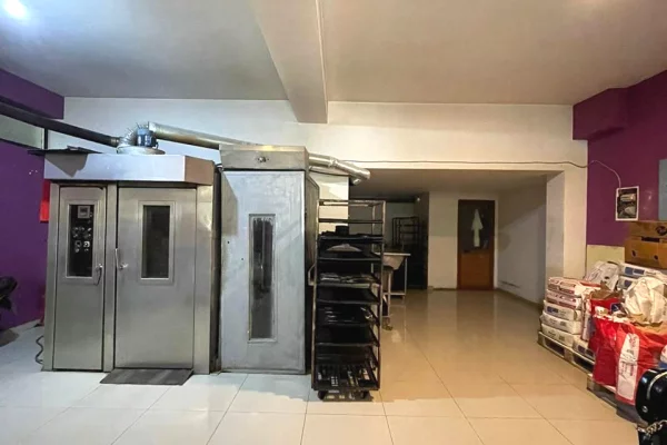 Shitet Furre Buke(biznes aktiv), te rruga Ferit Xhajko