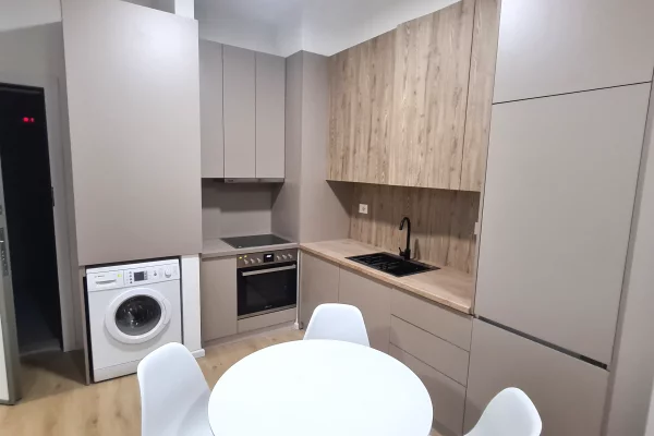 Shtepi me qera 1+1 ne Tirane - 40,000 Leke