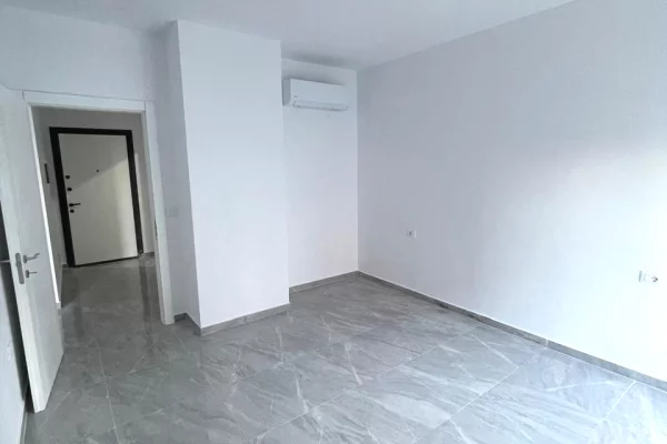Shtepi me qera Apartament ne Tirane, 1+1, Mobilimi Bosh, pa mobiluar, Pagesa 300  Euro.