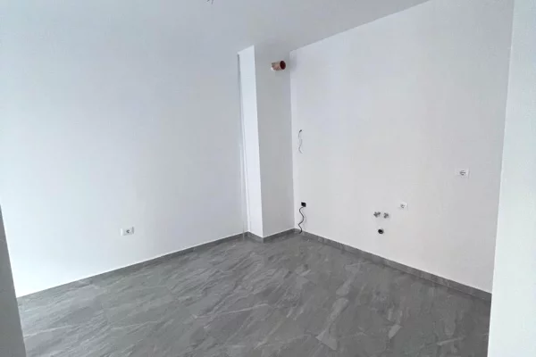 Shtepi me qera Apartament ne Tirane, 1+1, Mobilimi Bosh, pa mobiluar, Pagesa 300  Euro.