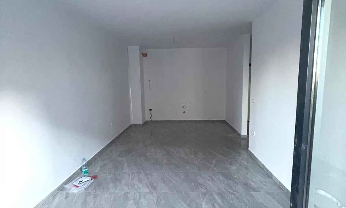 Shtepi me qera Apartament ne Tirane, 1+1, Mobilimi Bosh, pa mobiluar, Pagesa 300  Euro.