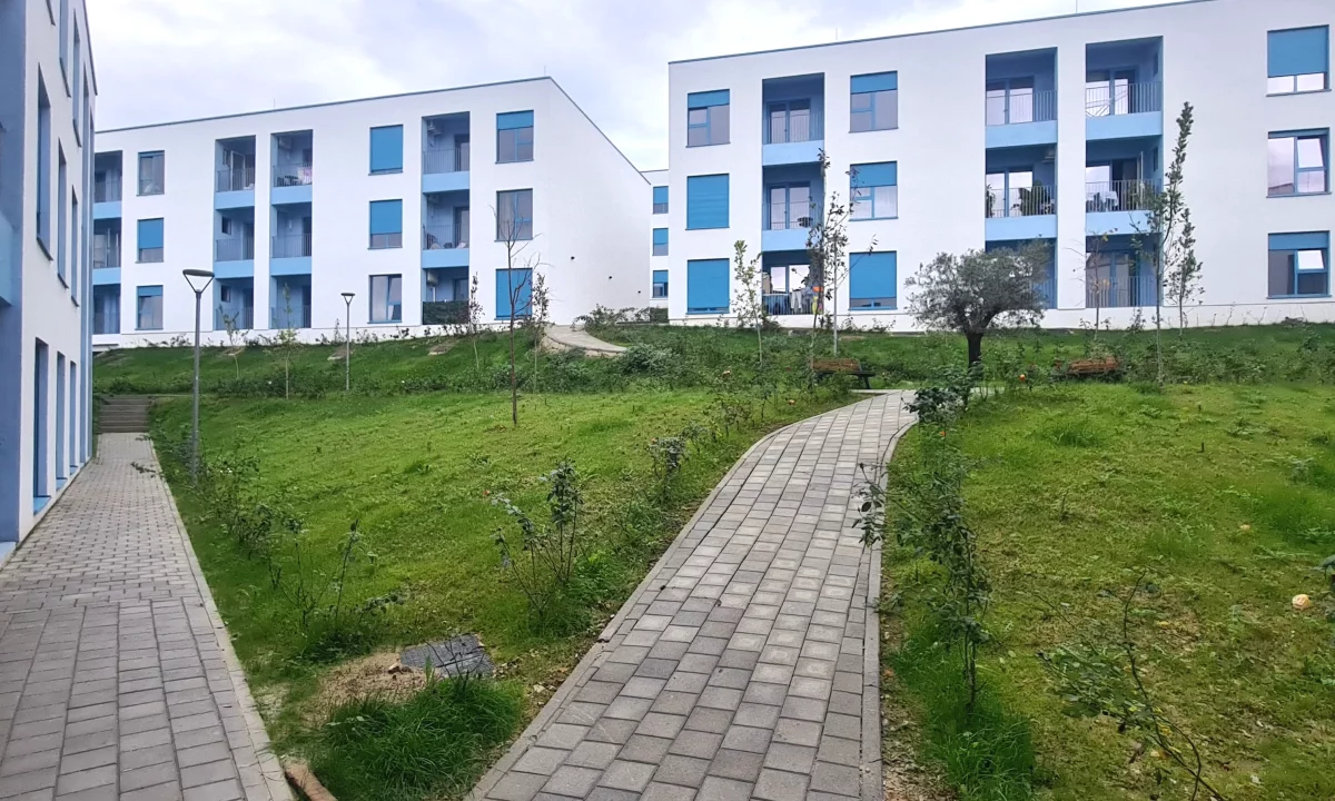 Shtepi ne shitje Apartament ne Tirane, 1+1, Mobilimi Bosh, pa mobiluar, Pagesa 78,000  Euro.