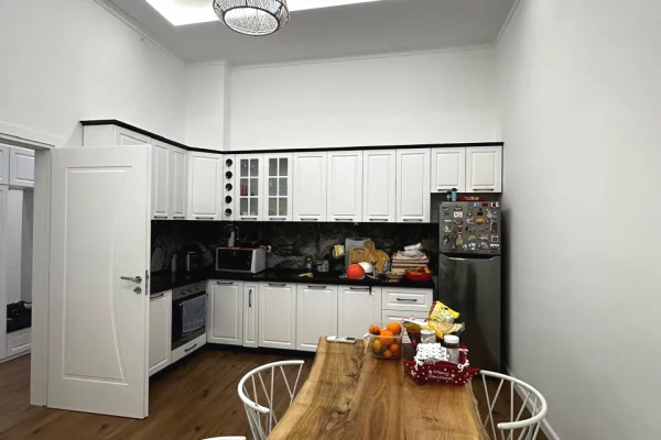 Shtepi ne shitje Apartament ne Tirane, 1+1, Mobilimi E mobiluar, Pagesa 190,000  Euro.