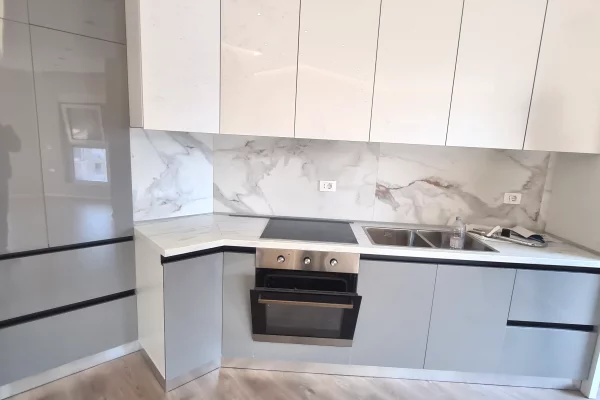 Shtepi me qera Apartament ne Tirane, 2+1, Mobilimi E mobiluar, Pagesa 50,000  Leke.