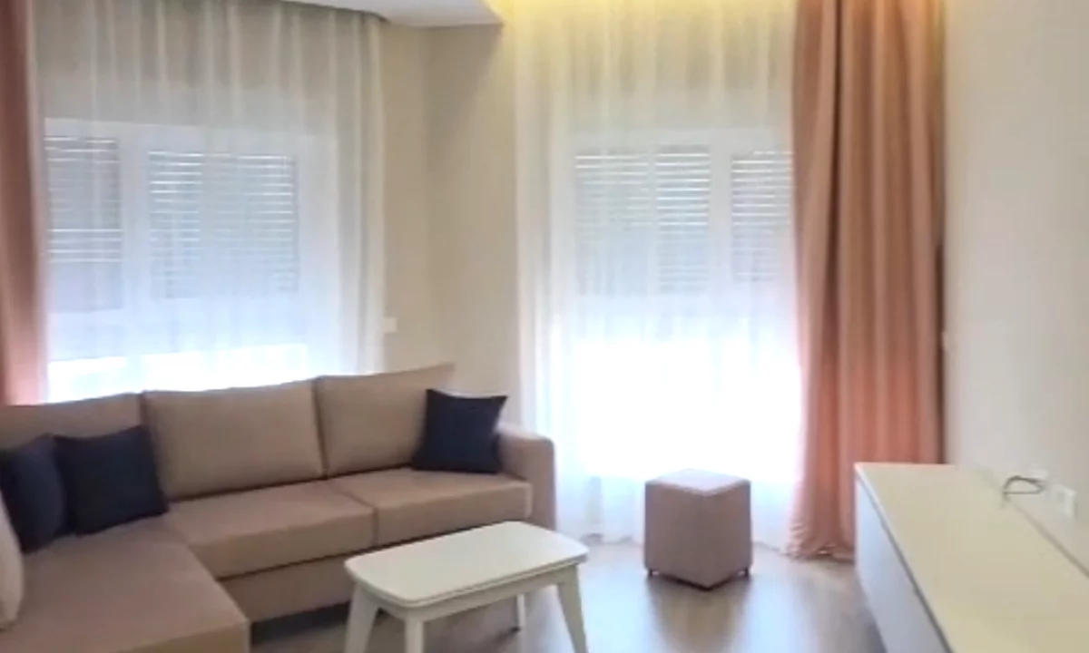 Shtepi me qera Apartament ne Tirane, 2+1, Mobilimi E mobiluar, Pagesa 50,000  Leke.