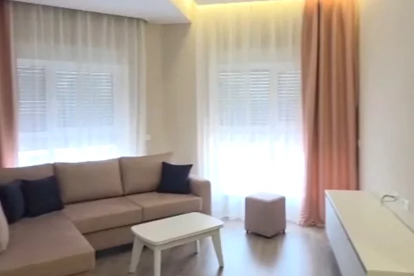 Jepet 2+1 e mobiluar (Kompleksi Mangalem)