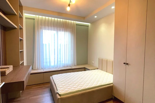 Appartamento in affitto a Tirana 2+1, Arredato