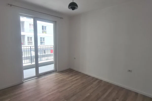 Shtepi me qera Apartament ne Tirane, 3+1, Mobilimi Pjeserisht e mobiluar, Pagesa 50,000  Leke.