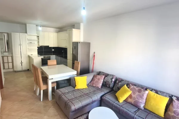 Jepet 1+1 e Mobiluar ne Misto Mame 