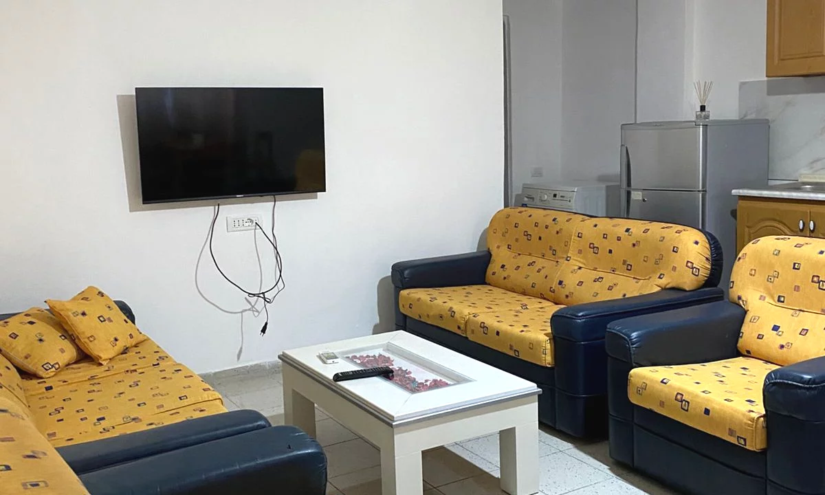 Shtepi me qera Shtepi Private ne Tirane, 1+1, Mobilimi E mobiluar, Pagesa 38,000  Leke.