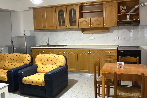 Shtepi me qera Shtepi Private ne Tirane, 1+1, Mobilimi E mobiluar, Pagesa 38,000  Leke.