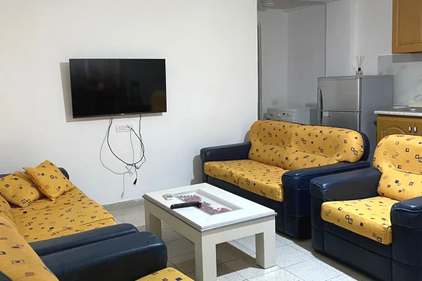 Jepet 1+1 e mobiluar Shpi private ne laprake kati 1