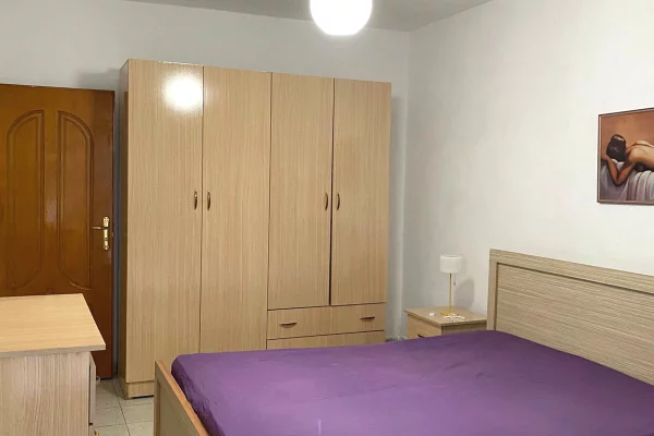Shtepi me qera Shtepi Private ne Tirane, 1+1, Mobilimi E mobiluar, Pagesa 38,000  Leke.
