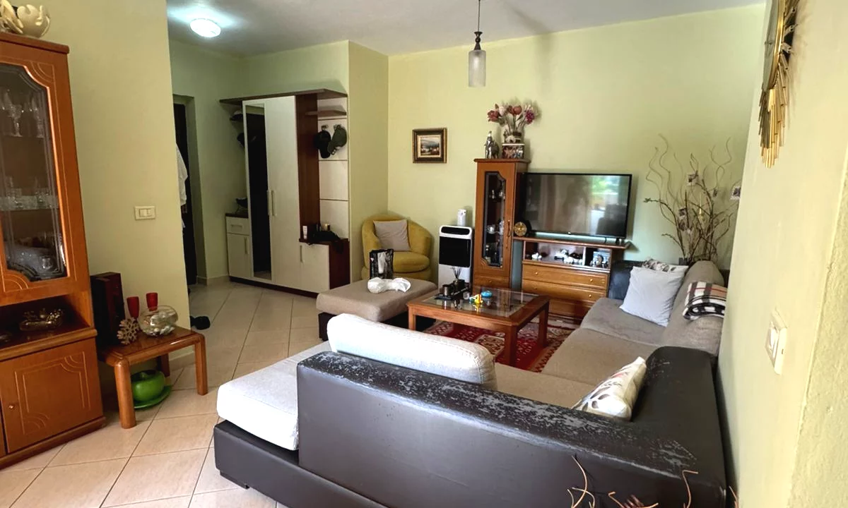 Shtepi me qera Apartament ne Tirane, 2+1, Mobilimi Bosh, pa mobiluar, Pagesa 40,000  Leke.