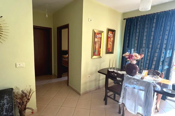 Shtepi me qera Apartament ne Tirane, 2+1, Mobilimi Bosh, pa mobiluar, Pagesa 40,000  Leke.