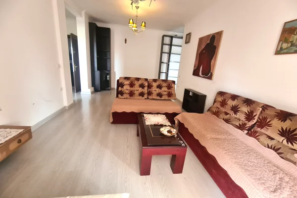 Shtepi me qera Apartament ne Tirane, 2+1, Mobilimi E mobiluar, Pagesa 35,000  Leke.