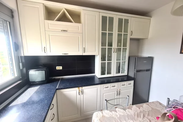 Shtepi me qera Apartament ne Tirane, 2+1, Mobilimi E mobiluar, Pagesa 35,000  Leke.