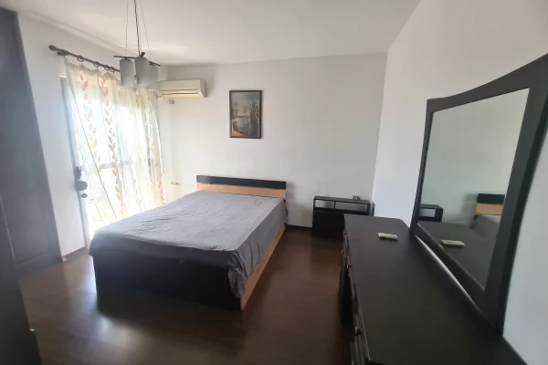 Shtepi me qera Apartament ne Tirane, 2+1, Mobilimi E mobiluar, Pagesa 35,000  Leke.