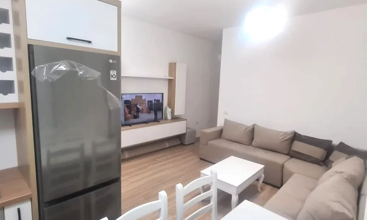 Shtepi me qera Apartament ne Tirane, 1+1, Mobilimi E mobiluar, Pagesa 40,000  Leke.