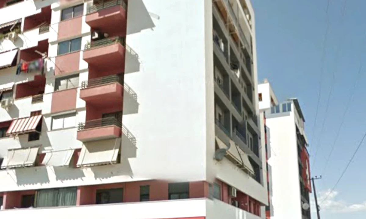 Shtepi ne shitje Apartament ne Tirane, 2+1, Mobilimi Bosh, pa mobiluar, Pagesa 185,000  Euro.