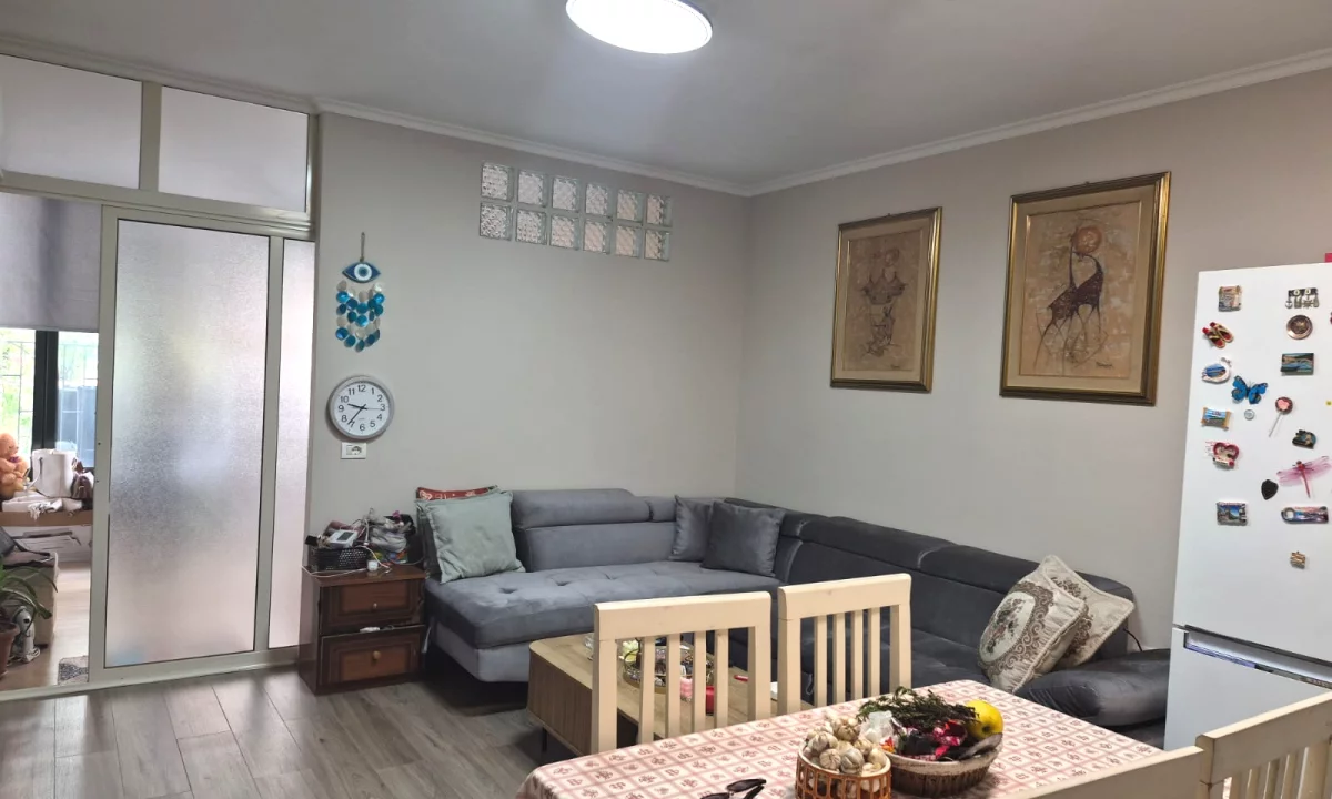 Shtepi me qera Apartament ne Tirane, 1+1, Mobilimi E mobiluar, Pagesa 30,000  Leke.