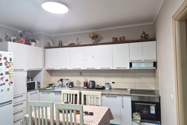 Shtepi me qera Apartament ne Tirane, 1+1, Mobilimi E mobiluar, Pagesa 30,000  Leke.