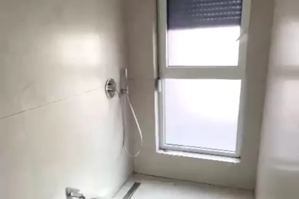 Shtepi me qera Apartament ne Tirane, 2+1, Mobilimi Bosh, pa mobiluar, Pagesa 30,000  Leke.