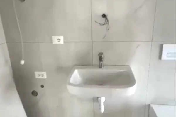 Shtepi me qera Apartament ne Tirane, 2+1, Mobilimi Bosh, pa mobiluar, Pagesa 30,000  Leke.